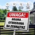 Tabliczka: Uwaga, Brama otwierana na zewnątrz