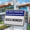 Tabliczka: Miejsca parkingowe mieszkańców wspólnoty z nazwą