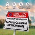 Tabliczka: Zakaz parkowania nie dotyczy mieszkańców, z nazwą, ulicą