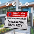 Tabliczka: Zakaz parkowania nie dotyczy mieszkańców, z nazwą, ulicą