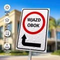 Tabliczka: Wjazd obok, strzałka w lewo