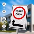 Tabliczka: Wjazd obok, strzałka w lewo