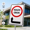 Tabliczka: Wjazd obok, strzałka w lewo