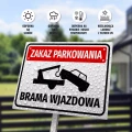 Tabliczka: Zakaz parkowania, brama wjazdowa