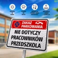 Tabliczka: zakaz parkowania, nie dotyczy pracowników przedszkola
