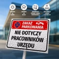 Tabliczka: zakaz parkowania, nie dotyczy pracowników urzędu
