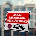 Tabliczka: zakaz parkowania wzdłuż budynku