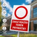 Tabliczka: Zakaz wjazdu, teren prywatny