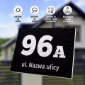 Tabliczka adresowa na budynek: z ulicą i numerem domu
